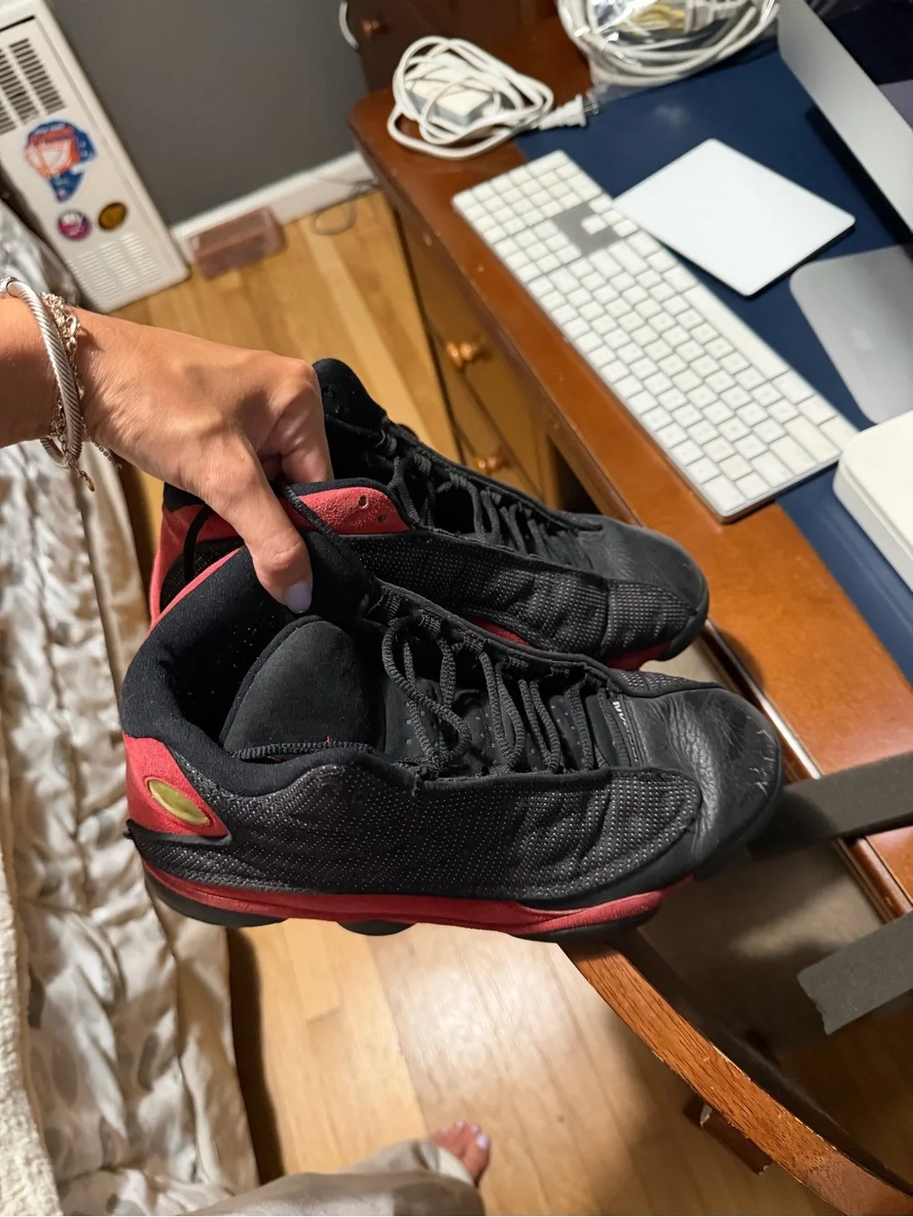 Jordan Men's Black and Red Retro Basketball Sneakers
